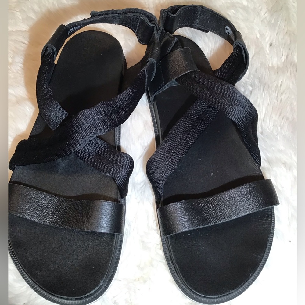 Sorel black sandal size 9.5